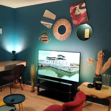 T2 Proche Chateau, Gare, Uco, Parking Prive Gratuit شقة *