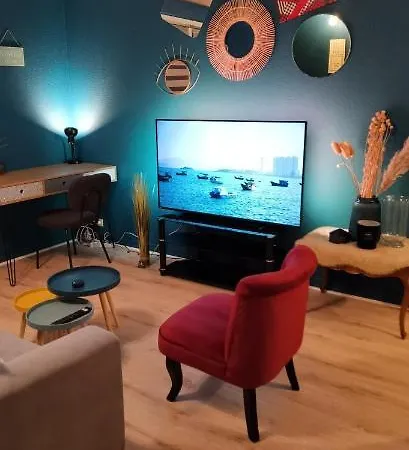 T2 Proche Chateau, Gare, Uco, Parking Prive Gratuit