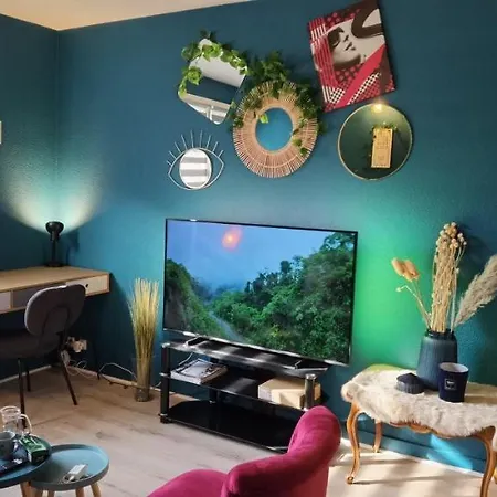 T2 Proche Chateau, Gare, Uco, Parking Prive Gratuit