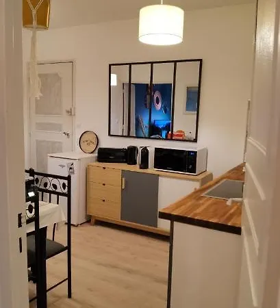 T2 Proche Chateau, Gare, Uco, Parking Prive Gratuit * Angers