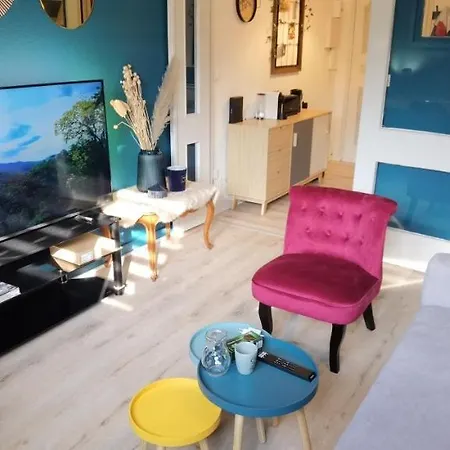T2 Proche Chateau, Gare, Uco, Parking Gratuit Prive *