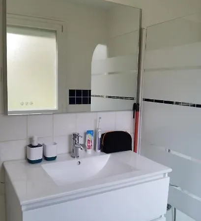 Apartament T2 Proche Chateau, Gare, Uco, Parking Prive Gratuit *