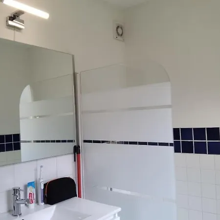 T2 Proche Chateau, Gare, Uco, Parking Prive Gratuit Apartament