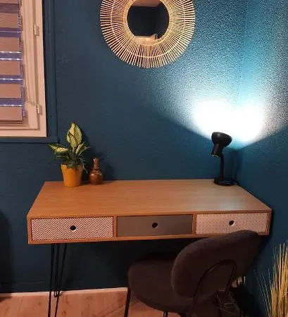 T2 Proche Chateau, Gare, Uco, Parking Prive Gratuit *