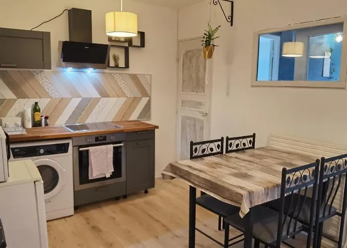 T2 Proche Chateau, Gare, Uco, Parking Prive Gratuit Appartement Angers