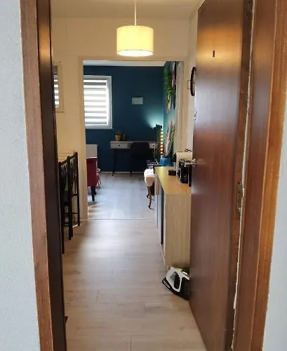 T2 Proche Chateau, Gare, Uco, Parking Prive Gratuit * Angers