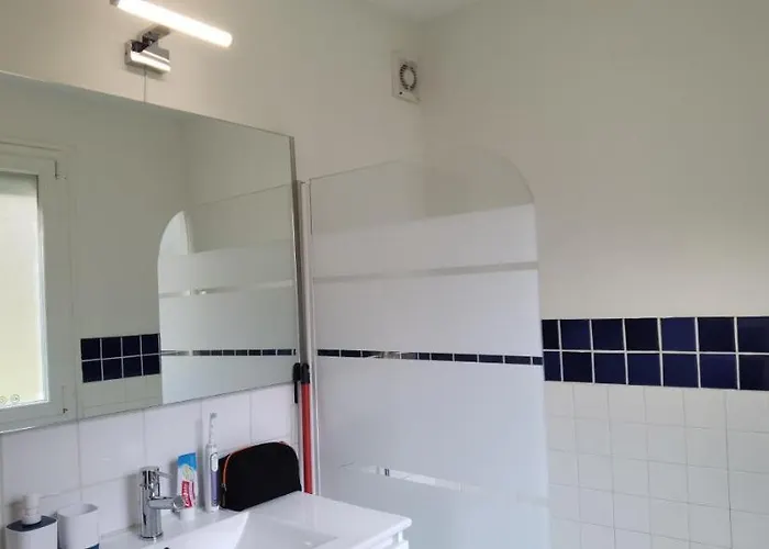 T2 Proche Chateau, Gare, Uco, Parking Prive Gratuit 아파트